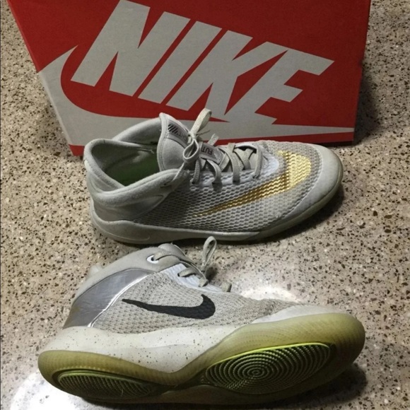 Nike Shoes Sz 6.5 - Picture 2 of 6